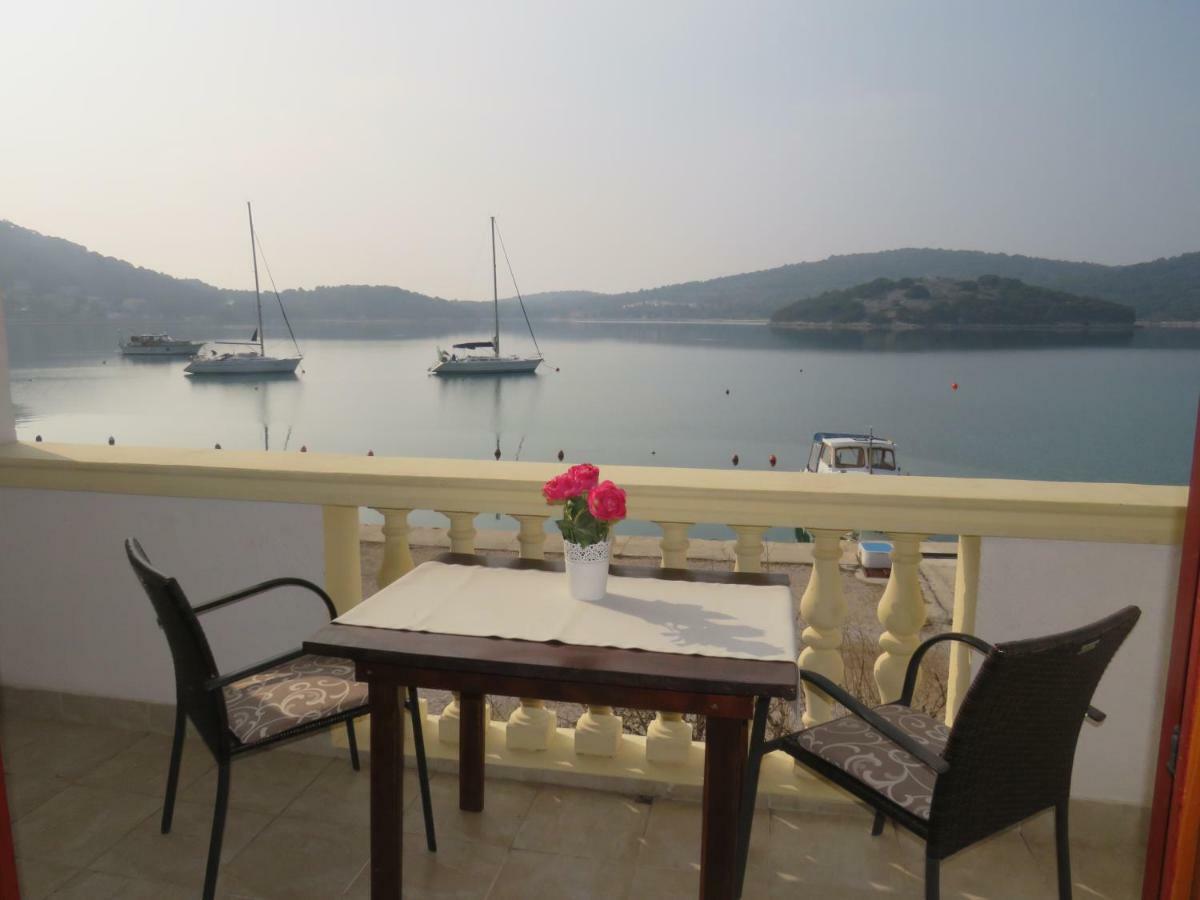 Apartmani Prova Tisno Exterior foto